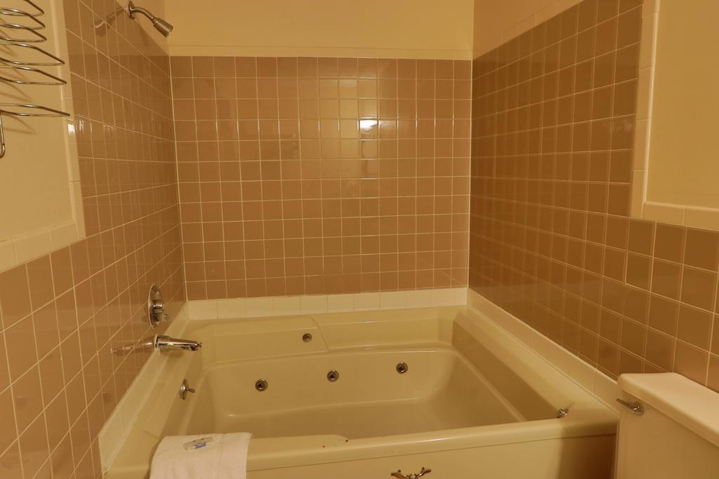 Red Carpet Inn Berlin Екстериор снимка