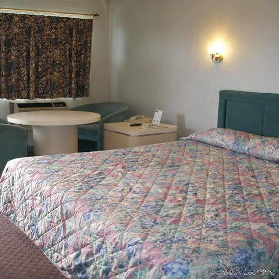 Red Carpet Inn Berlin Стая снимка